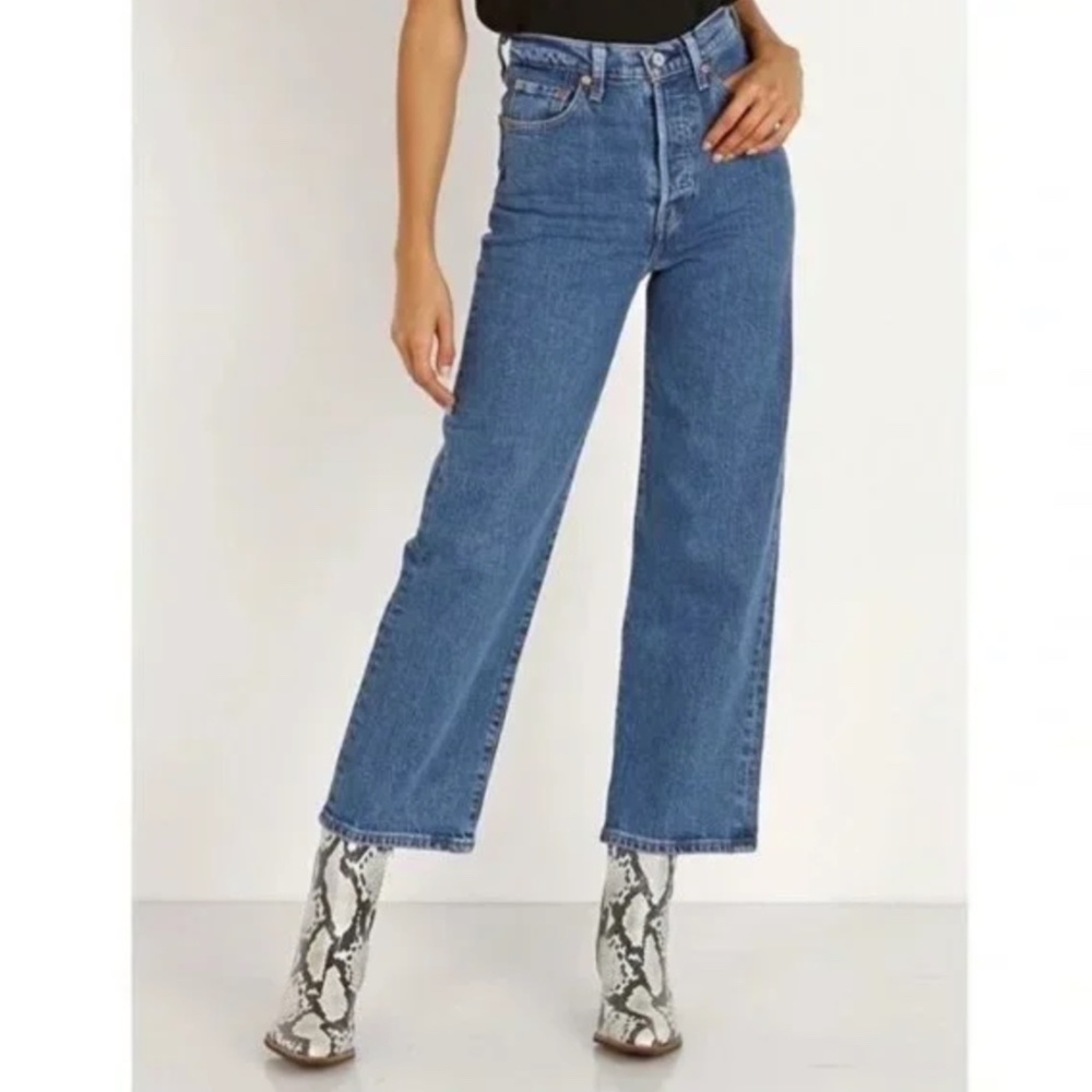 Levi's Ribcage Straight Jean in Georgie/Medium Blue, Size 32